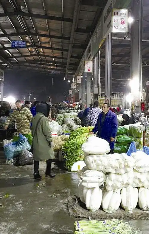 市神定河农产品中心批发市场蔬菜储备充足 价格整体稳定_云上十堰