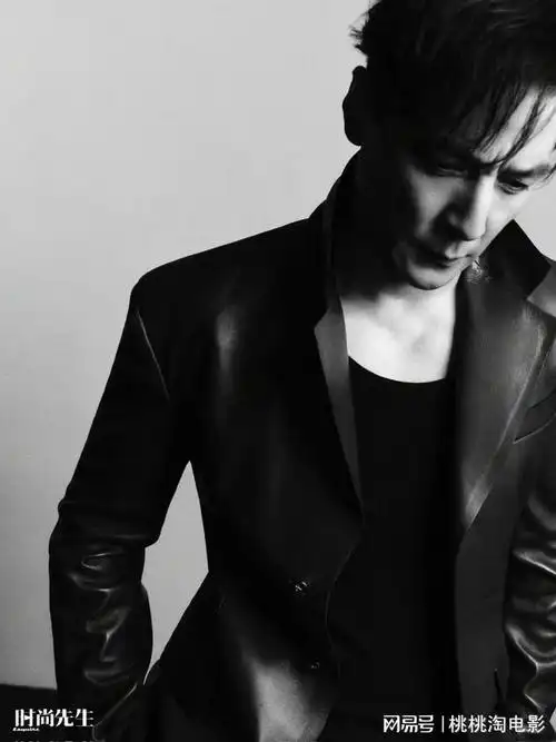 男星吴彦祖《时尚先生》封面大片,不老男神帅气依旧
