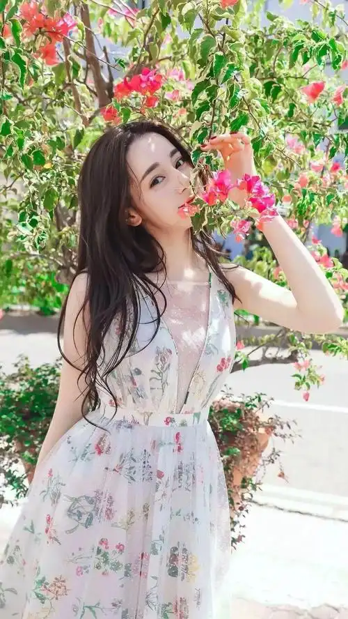 迪丽热巴看完她的照片好多网友坐不住了