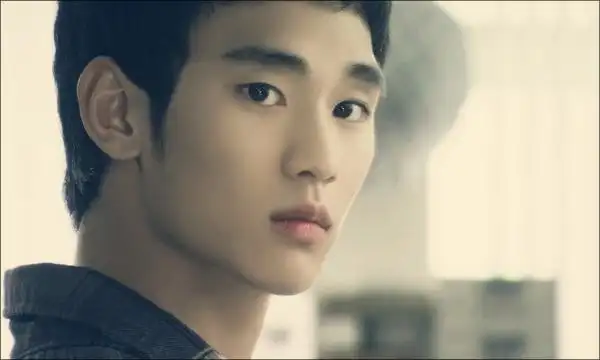 金秀贤出演电影《隐秘而伟大》转型为美男间谍