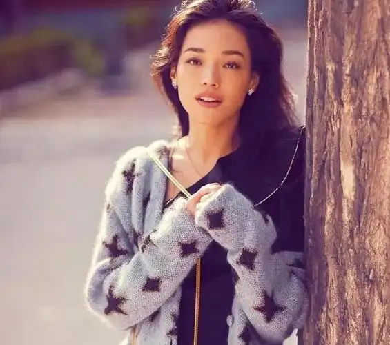 长着"方脸"的6位女星,年轻时被吐槽老气,年龄大了个个特抗老