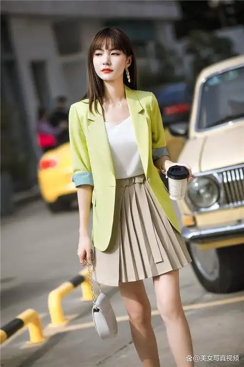 每日美女推荐之小西装美女