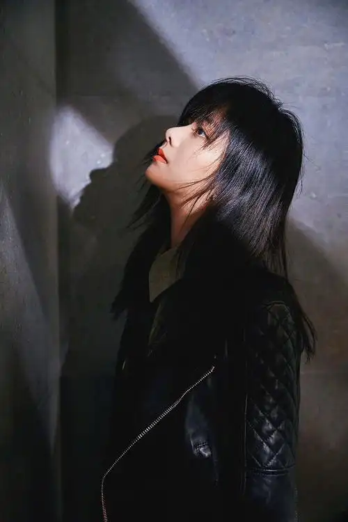 谭松韵酷飒写真图片1111