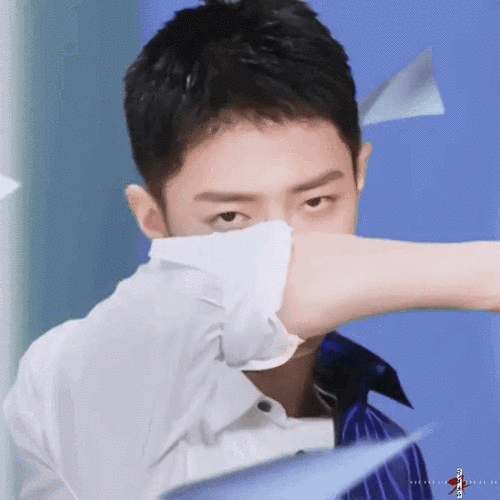 06 肖战作为演员以来一直都在努力提高和进步,他眼睛里有戏,一动一笑