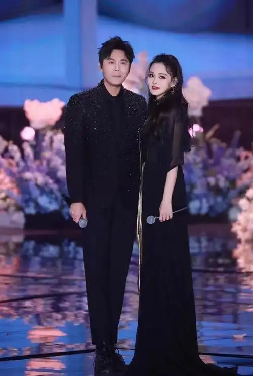 伊能静期盼的是丈夫秦昊的深情关爱与理解,而秦昊恰如她所愿,全心全意