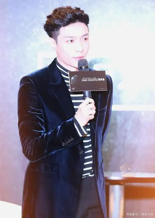 张艺兴个人简历会的不多全能而已