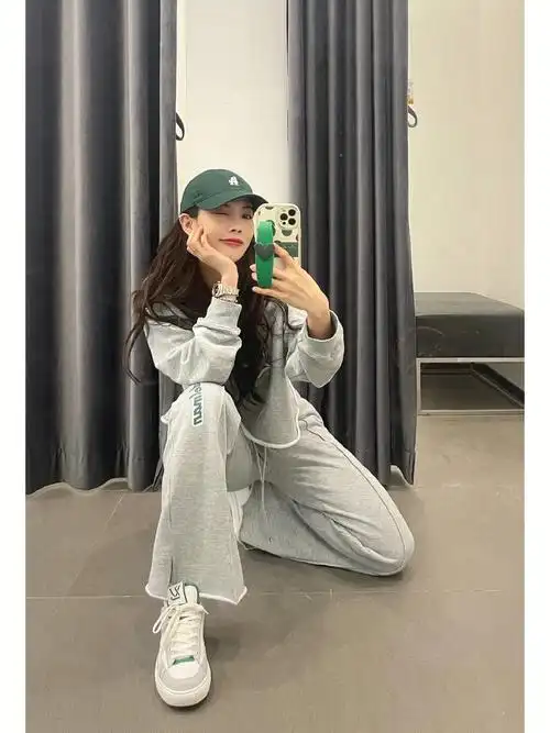 王霏霏拍戏之余的美照