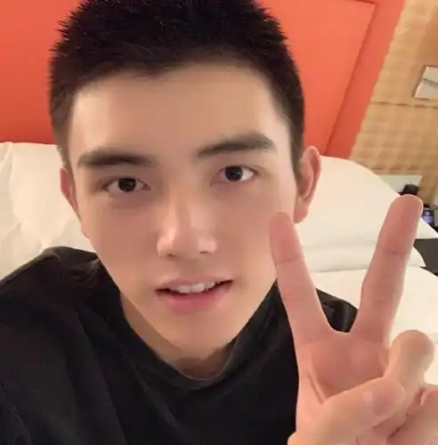 陈飞宇,一个210斤的胖子,瘦到如今的130斤,他经历了什么?