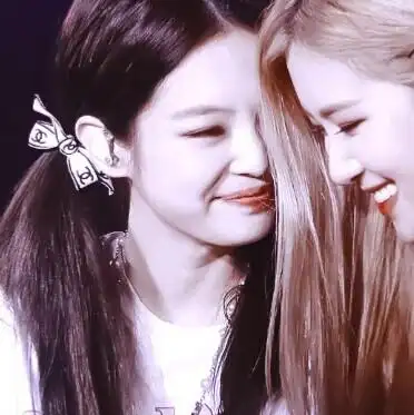 金智妮朴彩英情头