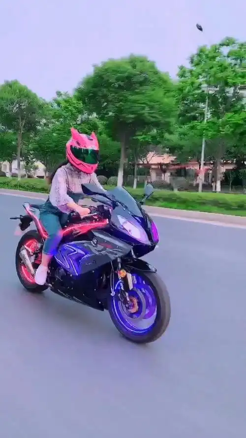 粉色不香吗?粉色就是火箭少女那款了!