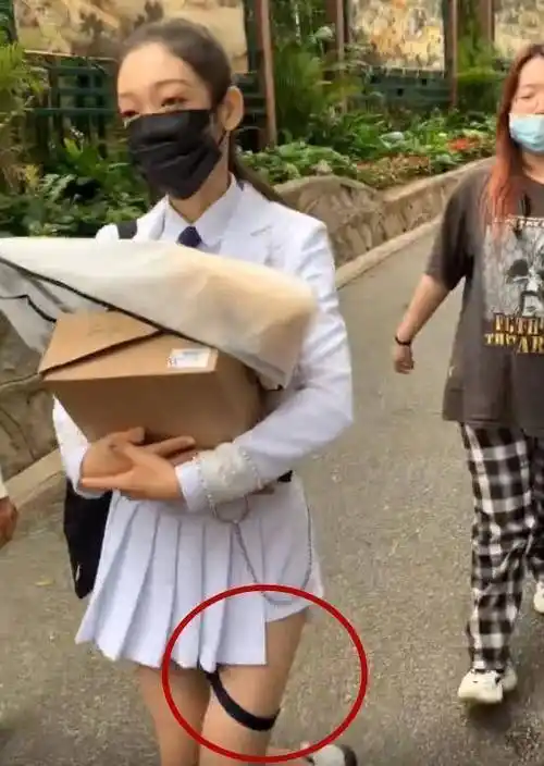 原创原创有一种瘦叫创造营的希林娜依高穿团服出门这腿让人羡慕