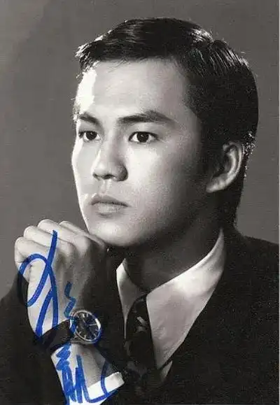 一代巨星狄龙最红时成龙叫他爸爸过气时尝尽人间冷暖