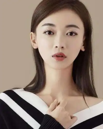 上一张下一张图片标题吴谨言所属词条吴谨言内容简介吴谨言,1990年8月