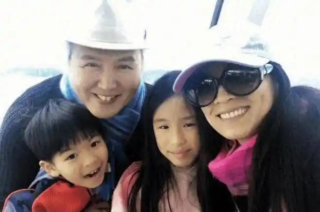 曾因长相太丑被骂像猴,被最丑星二代,如今张庭女儿让人高攀不起