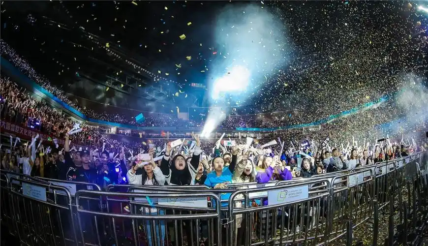 组图:张韶涵巡回演唱会深圳落幕 现场观众齐送生日祝福_高清图集_新浪