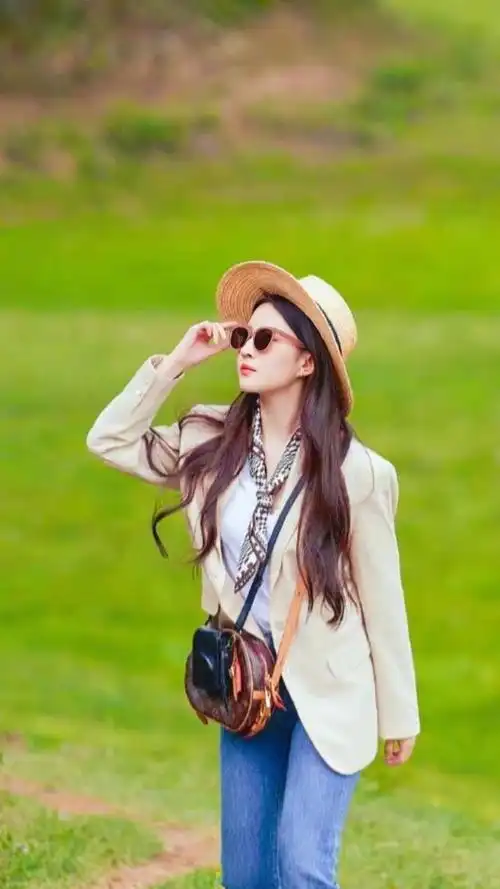 神仙姐姐刘亦菲多种穿搭柔美高雅为时尚界刮起一场田园风