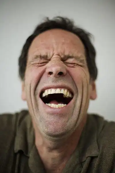 画像的人笑了起来