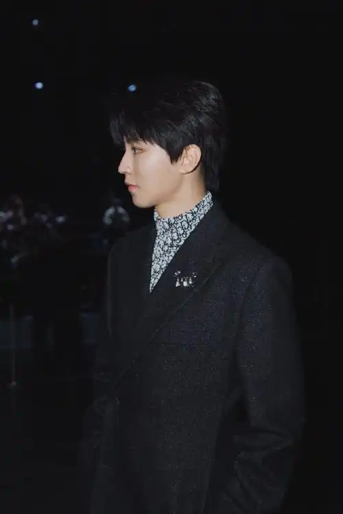 王俊凯 巴黎时装周##王俊凯内场生图