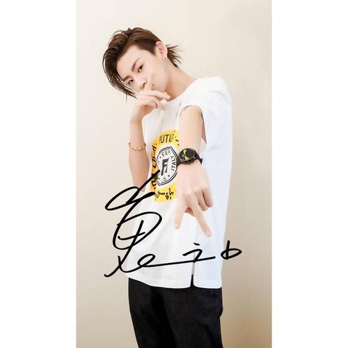 6寸   王琳凯 小鬼  亲笔签名照片新款热门宣传照签名照 10号