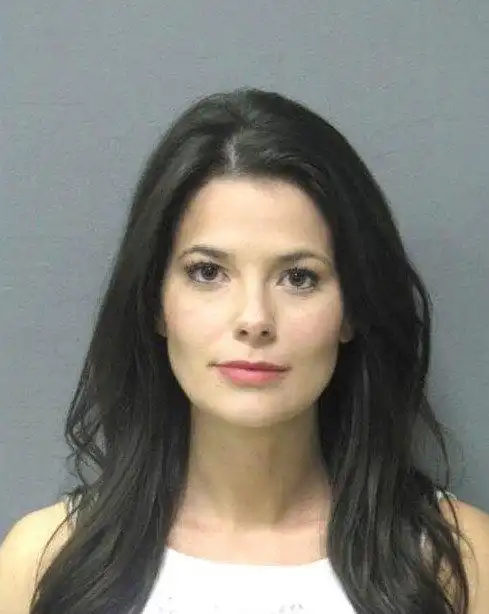 惊艳12位全球最美女囚犯高颜值照片令人惊叹2