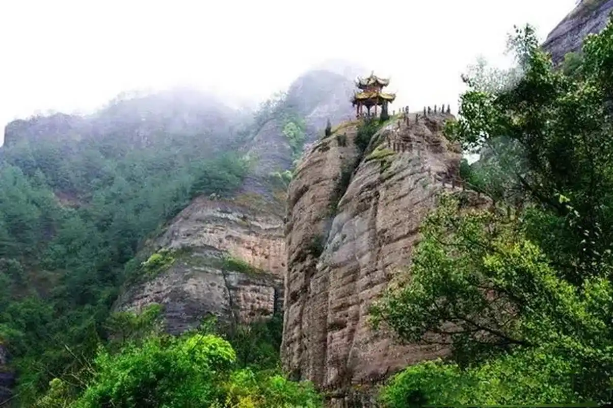 莲峰山,又名首阳山,马鹿山.