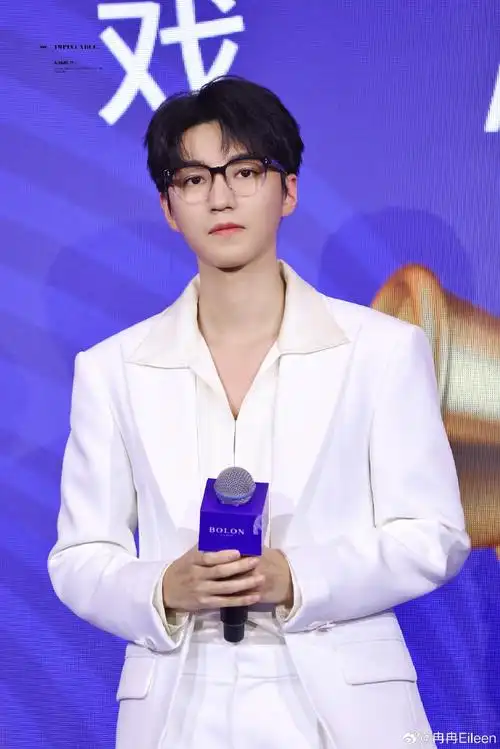 王俊凯##王俊凯透露演唱会会开的#哥哥穿西装巨帅@tfboys-王俊凯