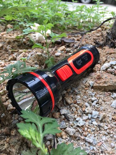 雅纳新款832手电筒家用迷你远射强光可充电式超亮袖珍le户外应急