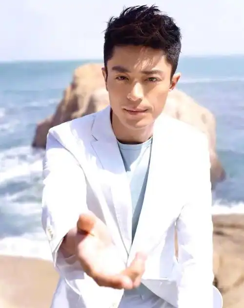 霍建华从7200万片酬到无戏可拍,他究竟经历了什么?