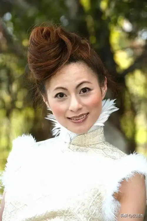 2005年4月15日,马景涛与女友李婷芷等人在酒吧狂欢后,遭警方检查酒测