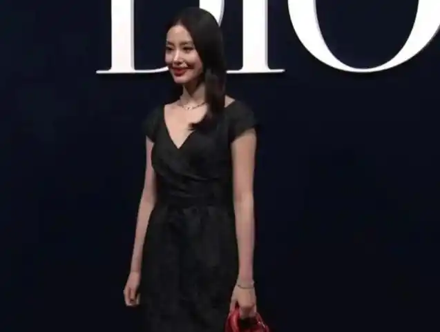 杨采钰男友疑似移情别恋?30岁的她尚未爆红,未来何去何从