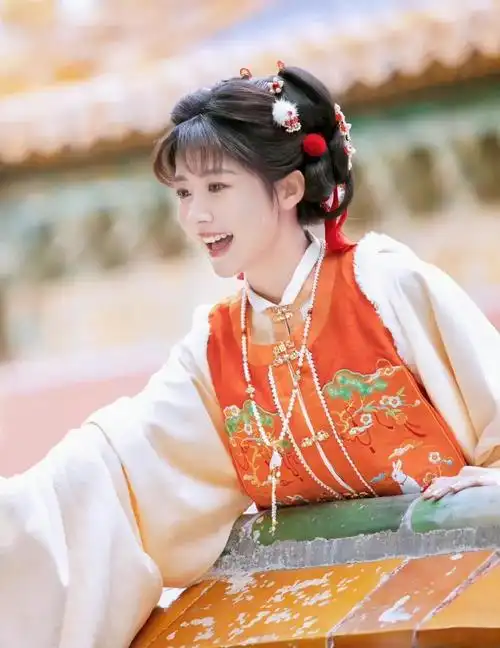 赖美云古风写真手提兔儿灯游园娇俏甜美美艳动人