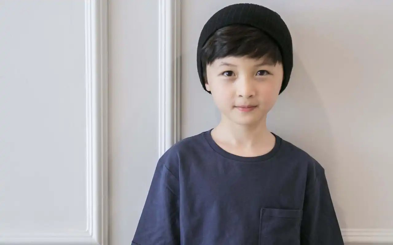 00后萌娃石悦安鑫高清壁纸下载