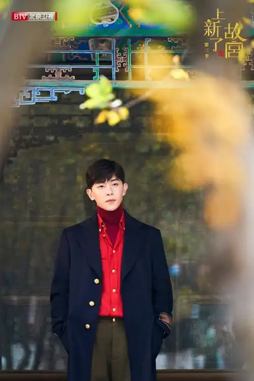 邓伦《上新了故宫》剧照公开 仿佛置身偶像剧拍摄现场