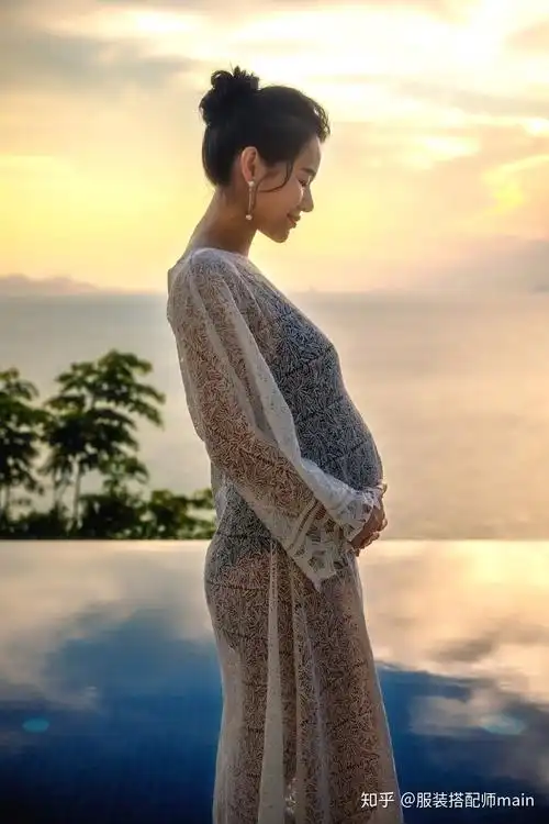 胡杏儿堪称孕妈时尚典范裙装清新裤装优雅踩高跟气场更强大