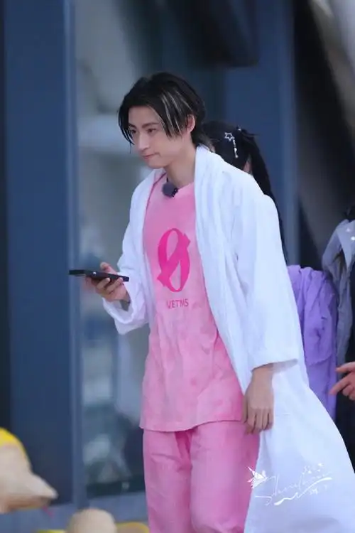 小鬼王琳凯城市捉迷藏#清水出芙蓉素颜粉嫩小甜心#腾讯音乐由你榜