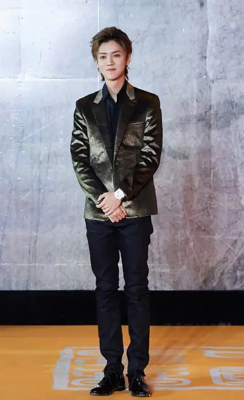 鹿晗图片鹿晗金色西装帅气图片