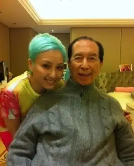 赌王千金何超云身世存疑,酷似利智是巧合?三太为何不分家产给她