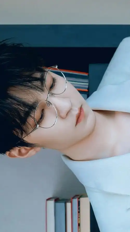 王俊凯超话#王俊凯暴龙直播#金丝眼镜鲨疯了!