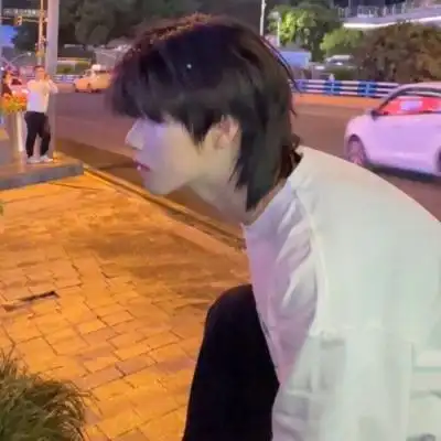 帅哥真人头像高清冷酷帅气看似冷酷无情实际是暖男