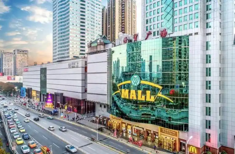 我膨胀了,在武商世贸广场的黄金珠宝手表区逛痴了迷