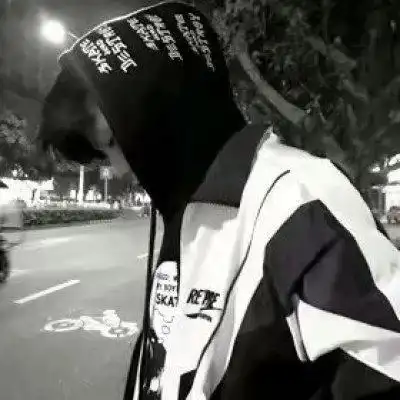 黑白男生头像低调哭到世界都心碎