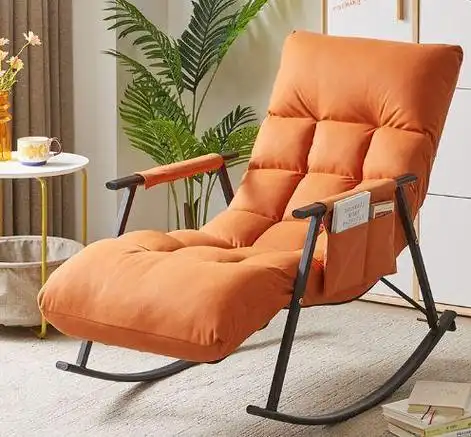 躺椅是一种舒适的家具,躺椅的角度是可调节的,你可以根据自己的需要