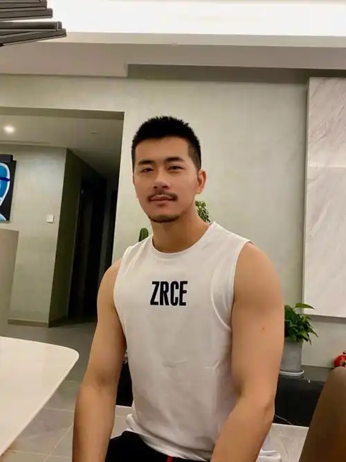 健身肌肉帅哥胸肌美男子