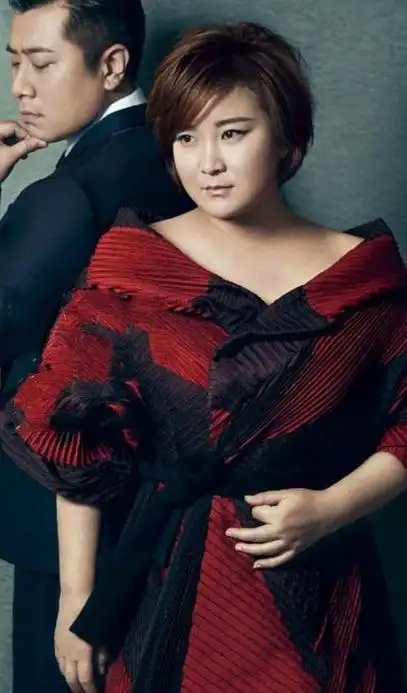 38岁贾玲胖到认不出,曾是有细腰的气质美女,疯狂减肥30斤又反弹