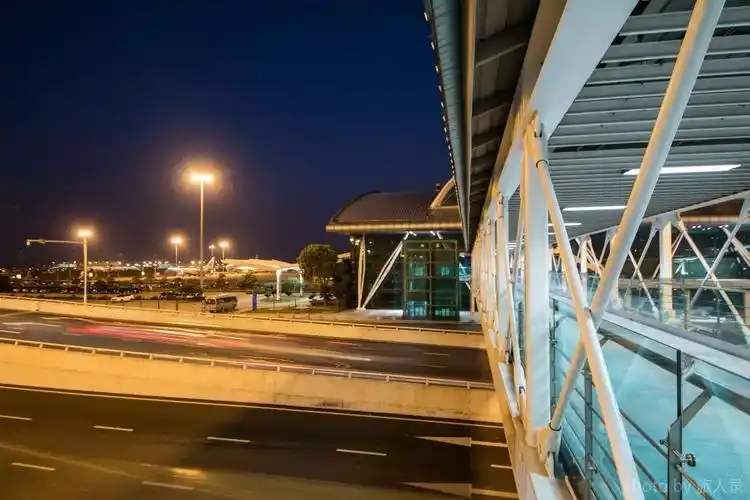 你见过凌晨四点的机场吗?有个温馨的家,总会让人觉得暖心而美好