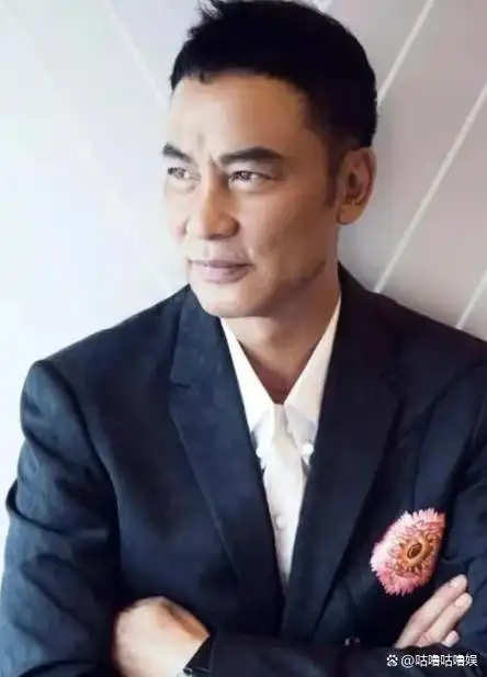 最近,媒体曝光了一组任达华的最新照片.