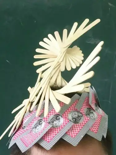 立体构成是用一定的材料,以视觉为基础,力学为依据,将造型要素,按照