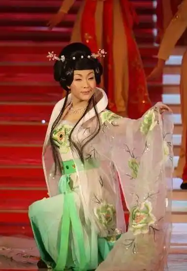 李玉刚母亲陈淑云:儿子拼命赚钱,我为他骄傲,也心疼他的辛苦