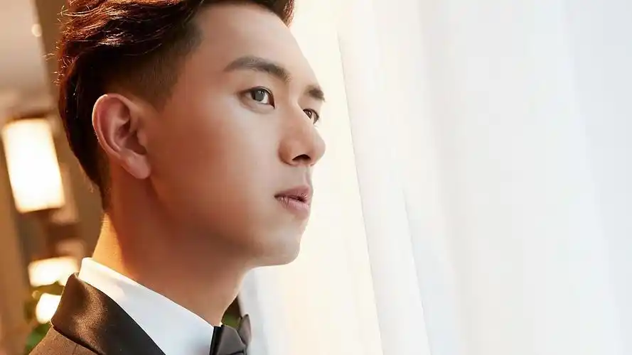 李现明星风尚壁纸1