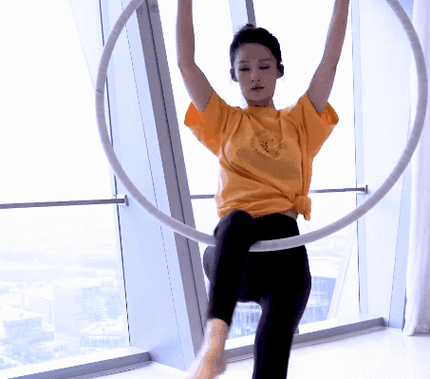 李沁生日晒空中瑜伽vlog 姿势优美身材曲线玲珑